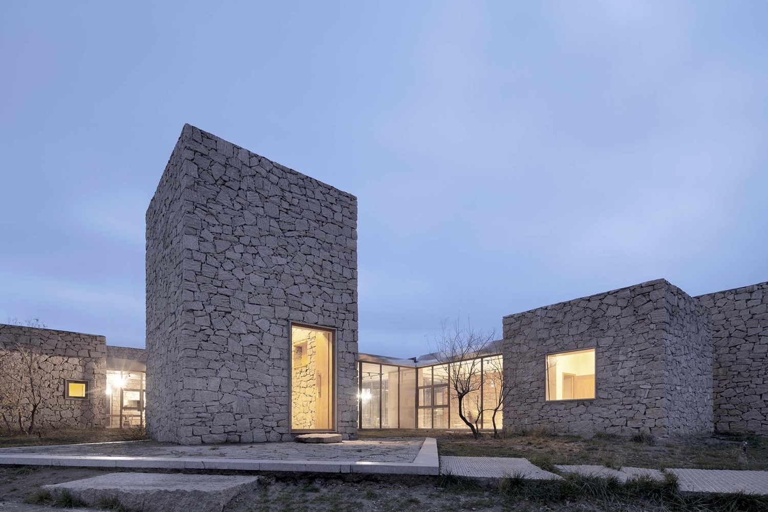 1875平米的内蒙古红石山房图片