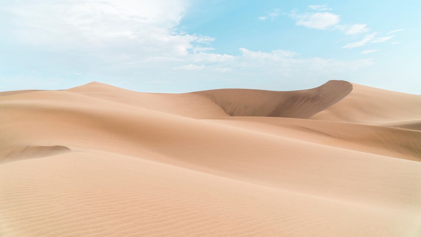 高清晰金色沙漠山丘壁纸图片