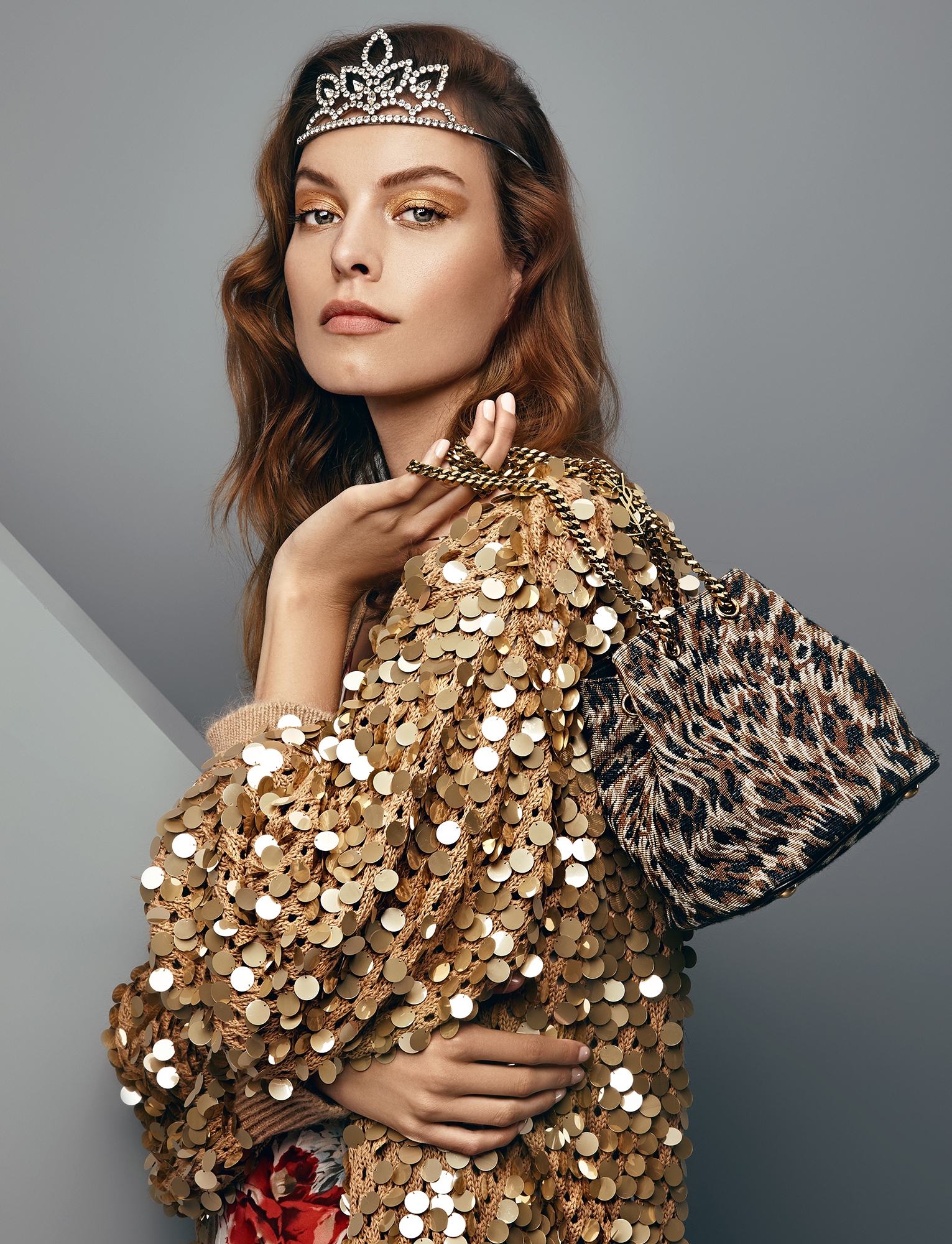 网站首页 - 图库素材 - 时装展示 图片信息简介:jamalouki杂志-多品牌