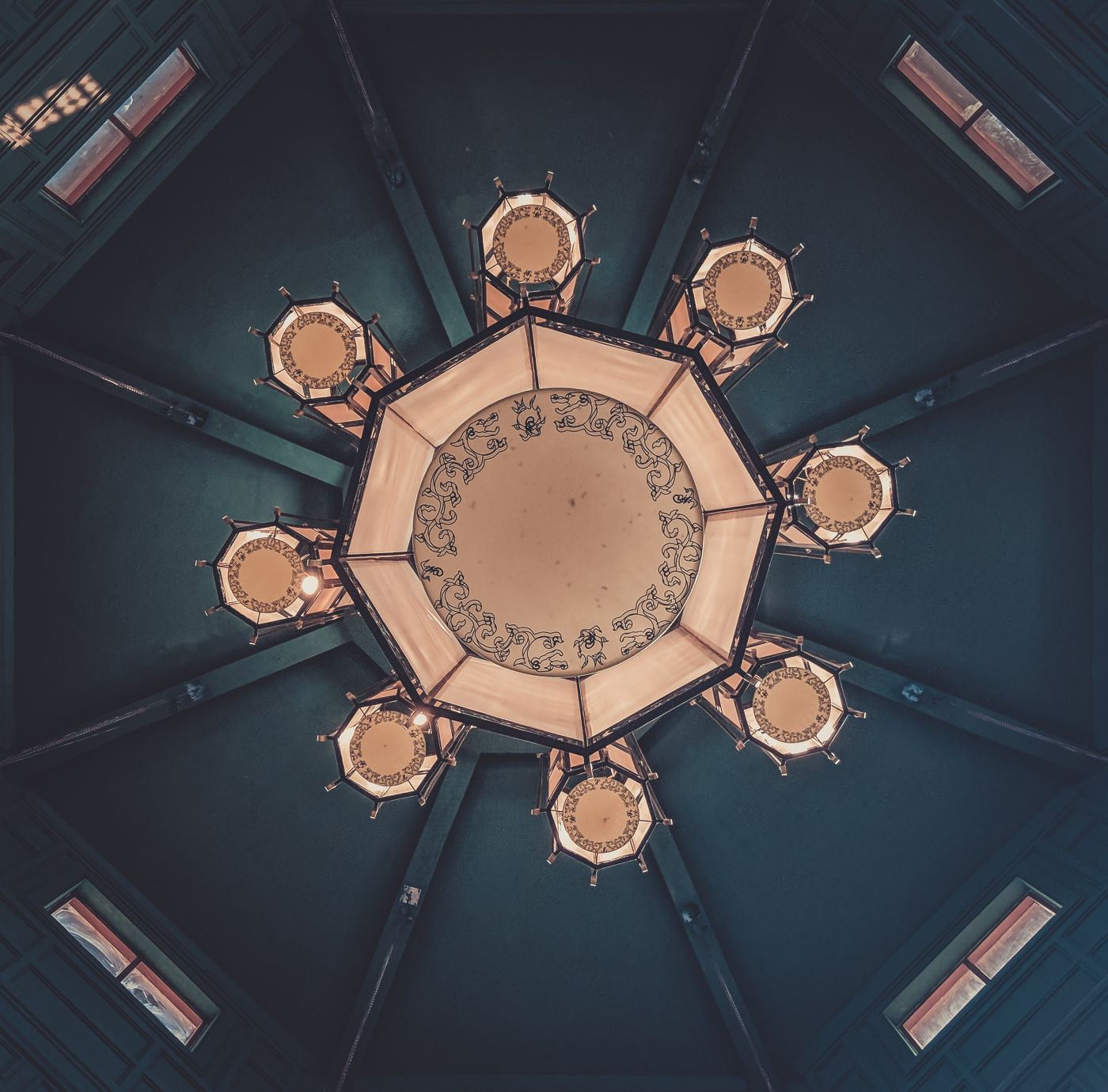 高清晰欧式吊灯壁纸图片