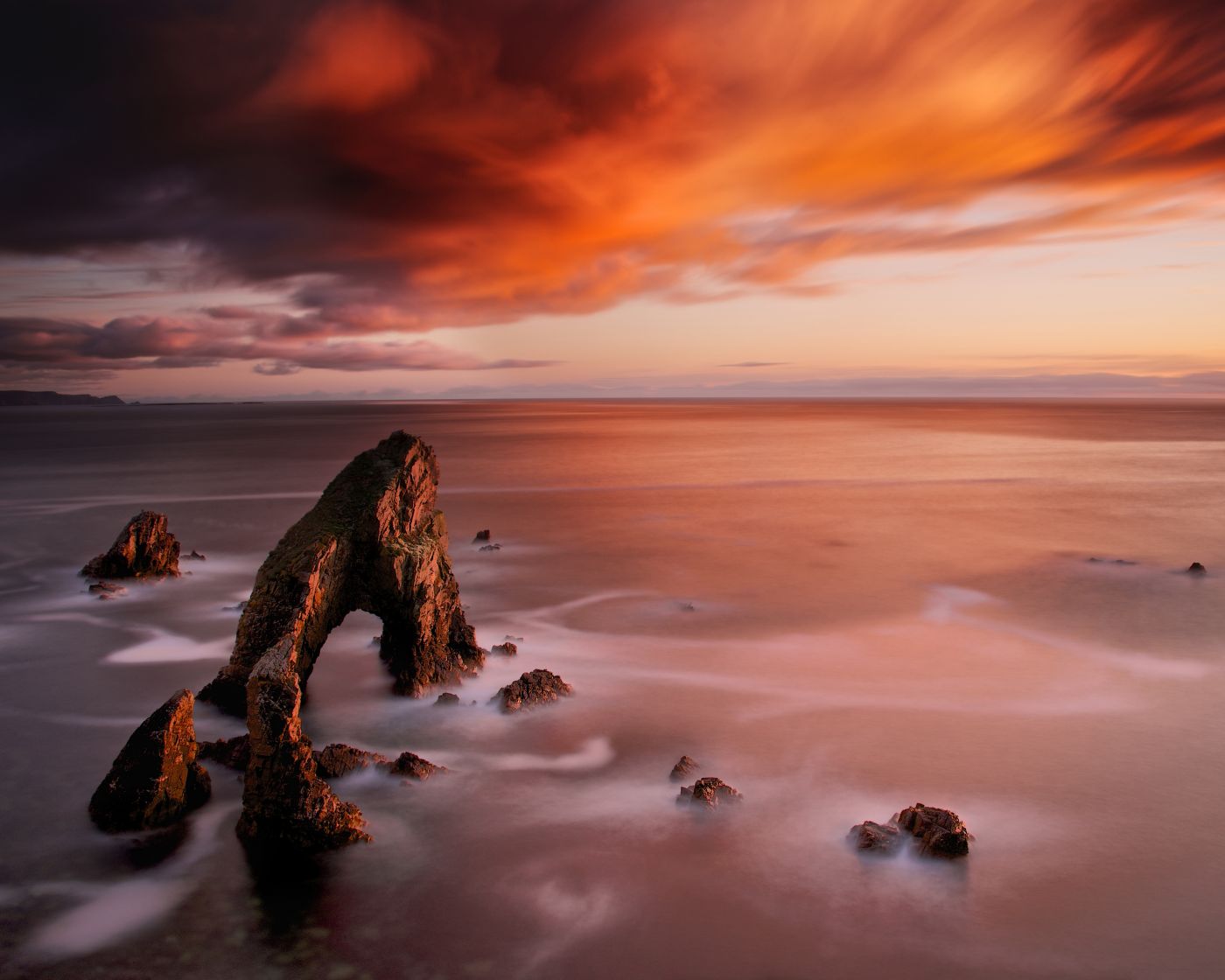 高清晰晚霞的日落美景图片