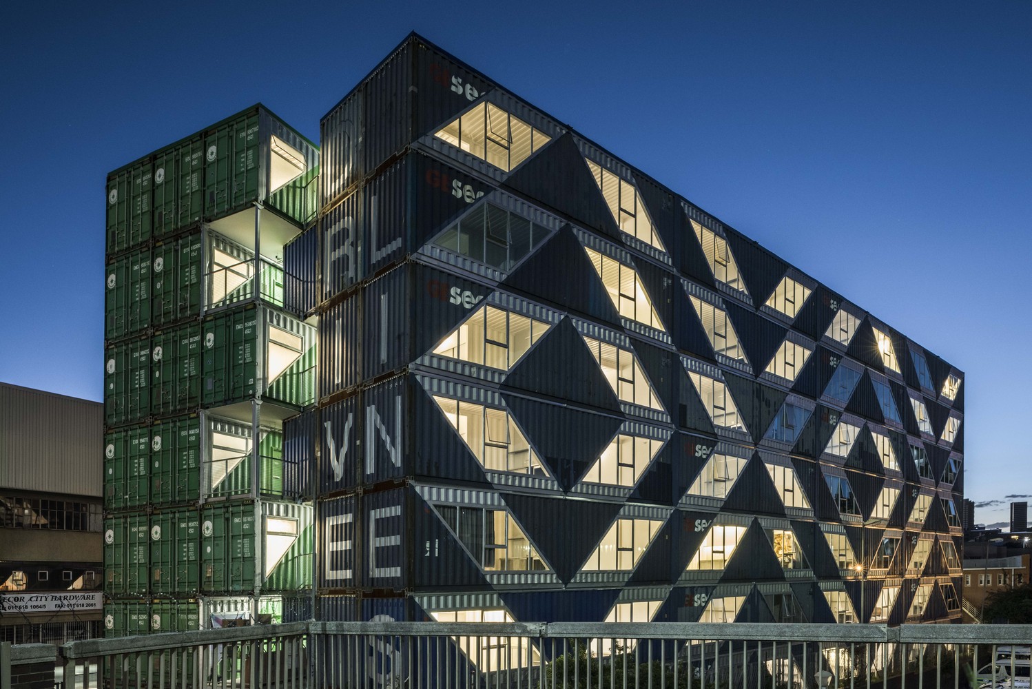 75000平方英尺的南非集装箱公寓---酷图编号1260620