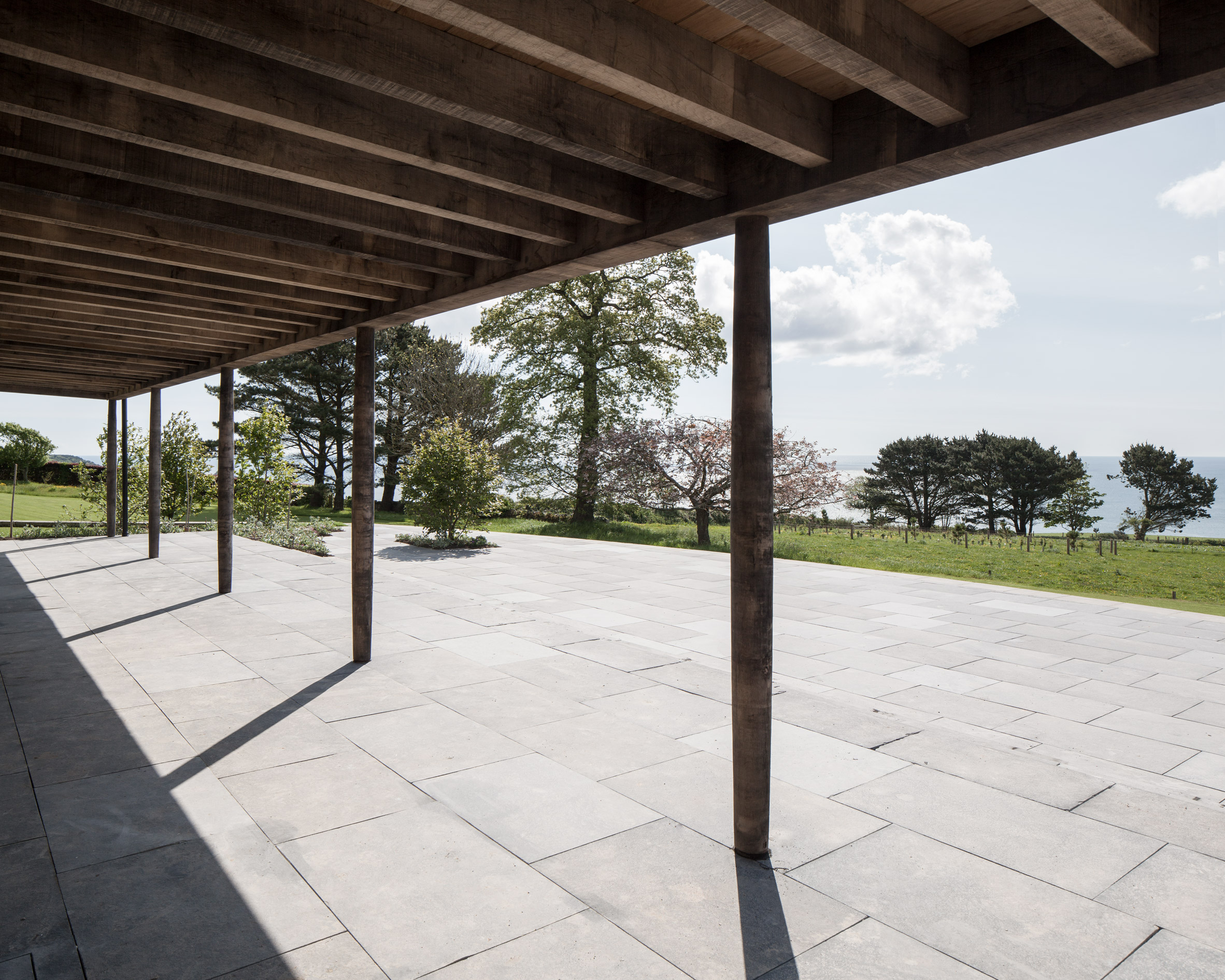 百年海滨住宅改造的明亮生活空间---酷图编号1