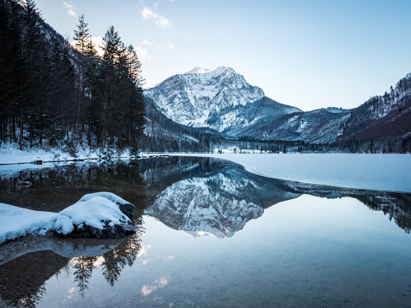 雪山湖小镇图片