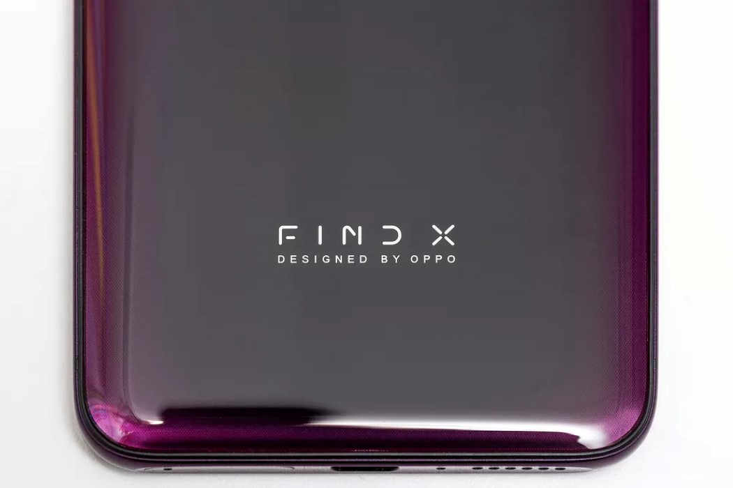 Oppo Find X确实看起来非常壮观。它配备了高达256Gb的存储空间,8Gb的RAM,3730mAh的电池