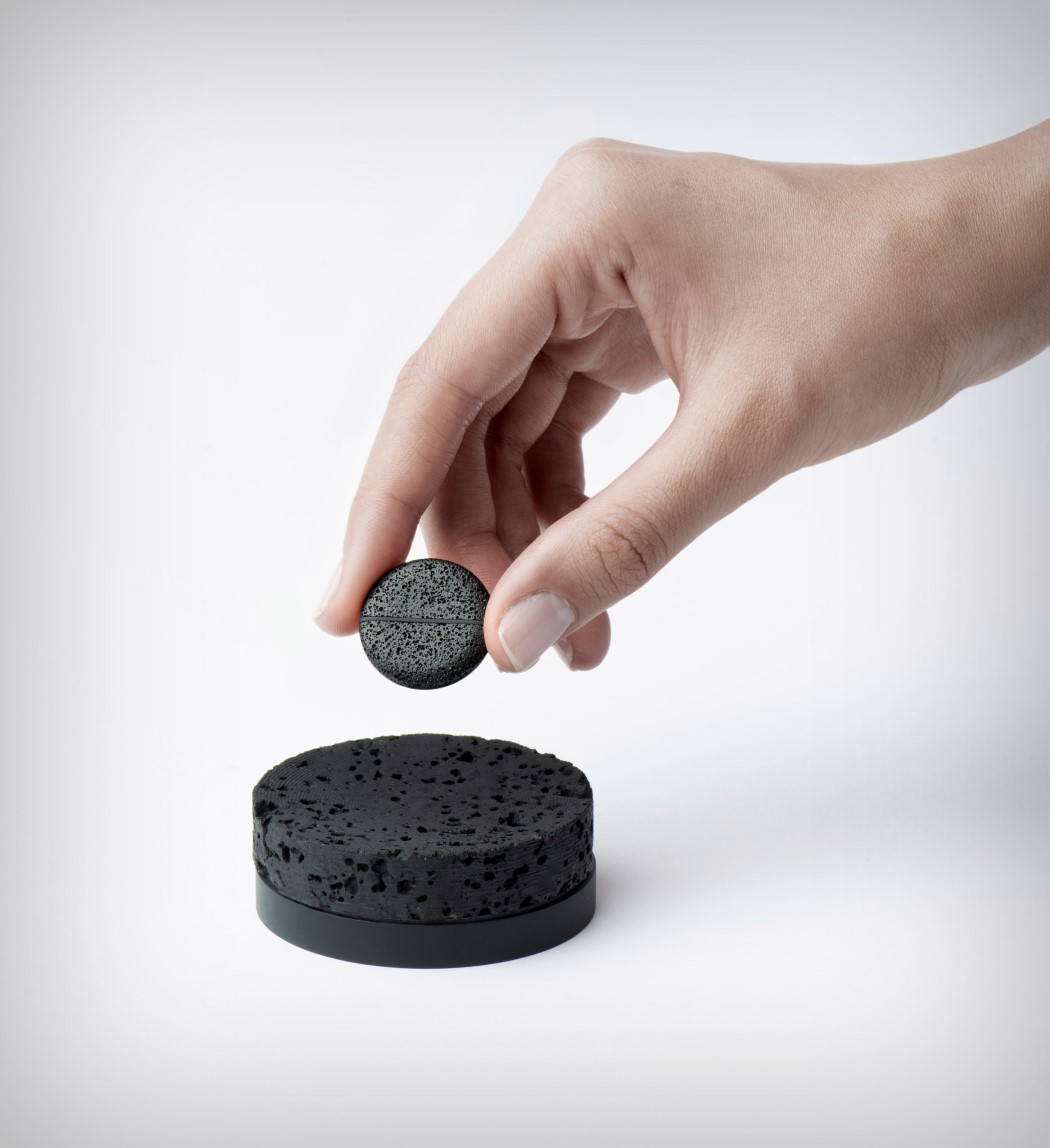 Trove旨在使加密货币存储更加安全,同时有效地为可穿戴市场引入另一类别。它还展示了一种新型的铝生产,加气铝,不仅看起来非常自然和独特,而且产生更轻的产品,也使用更少的材料