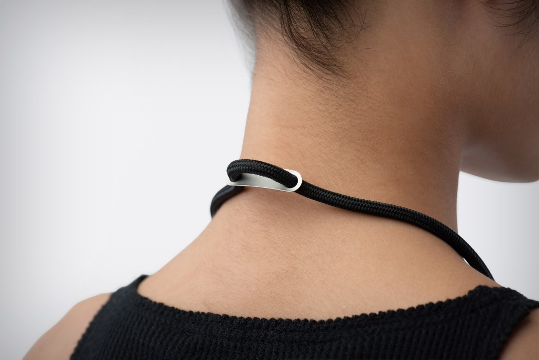 除了安全地存储您的密码锁离线外,它还配备了最先进的ECG传感器,甚至可以省去记住密码的麻烦