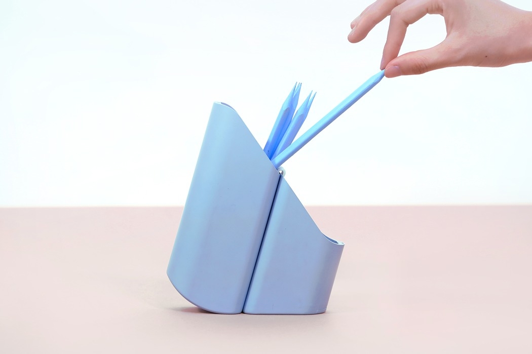 完美的Bloom铅笔盒封面大图