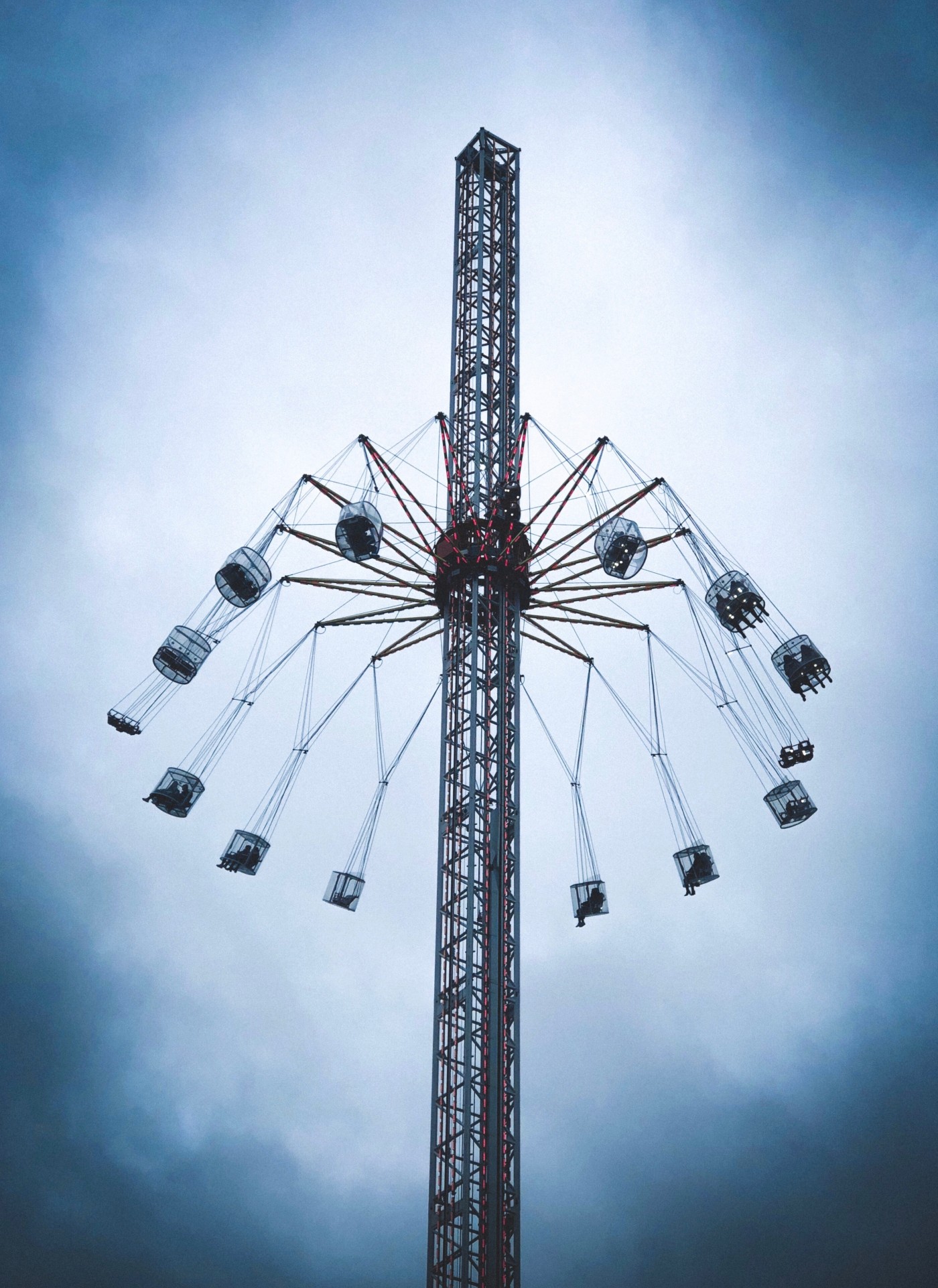 旋转蜘蛛车图片