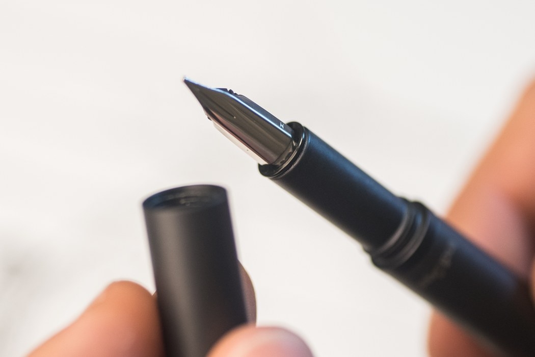 一支永不干涸的钢笔封面大图