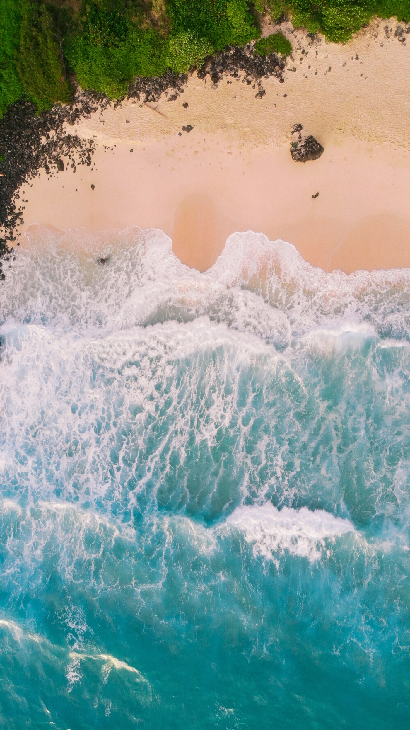 蔚蓝的蓝色海洋图片