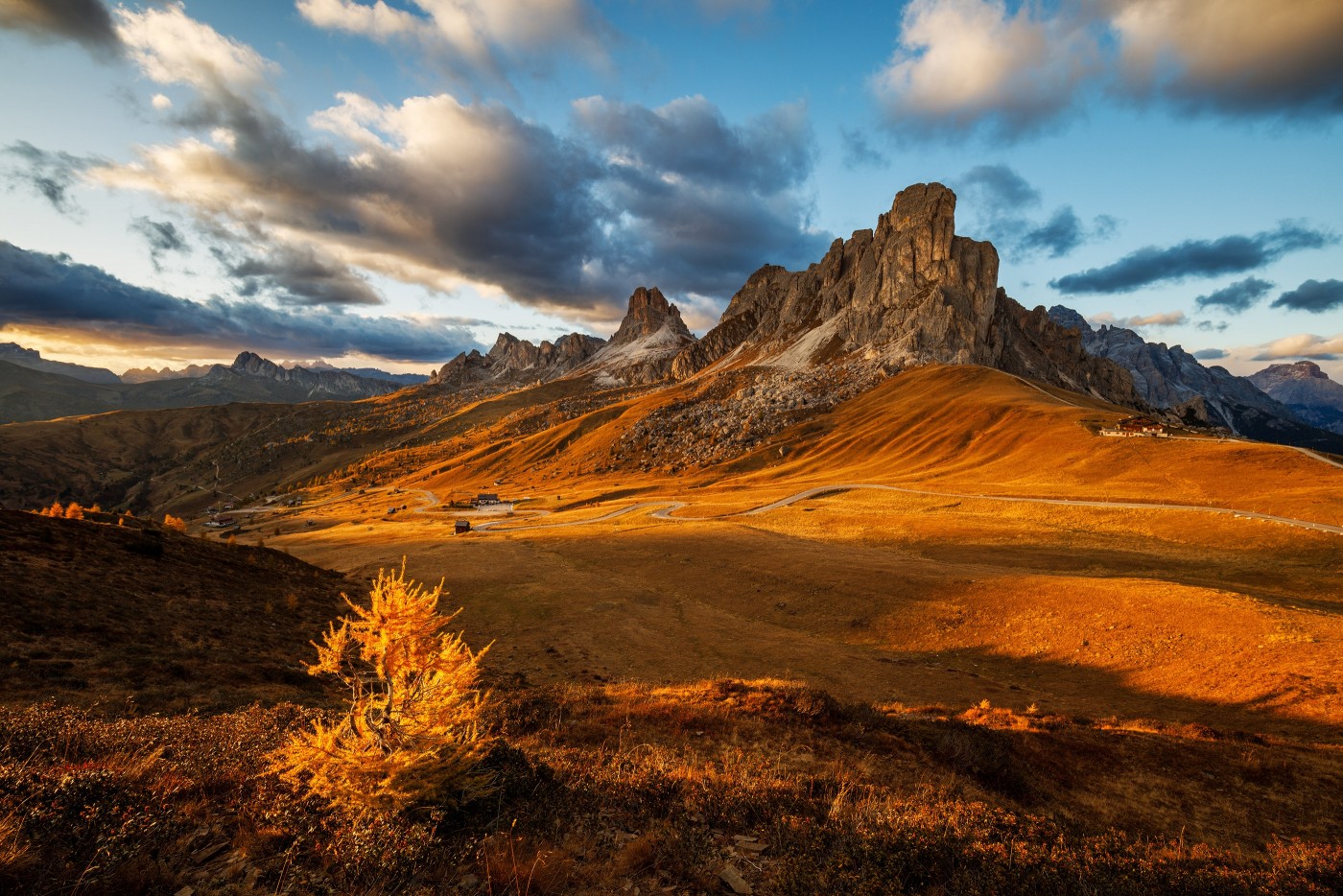 多洛米蒂山的火热季节封面大图