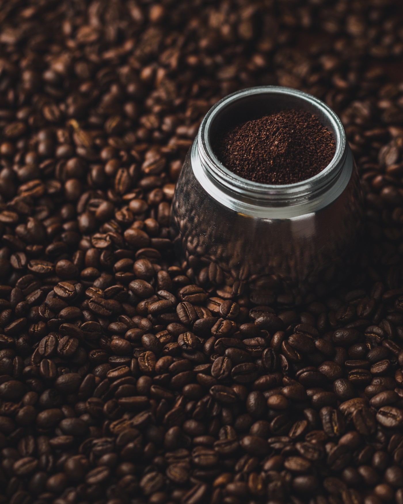 咖啡豆与咖啡粉末