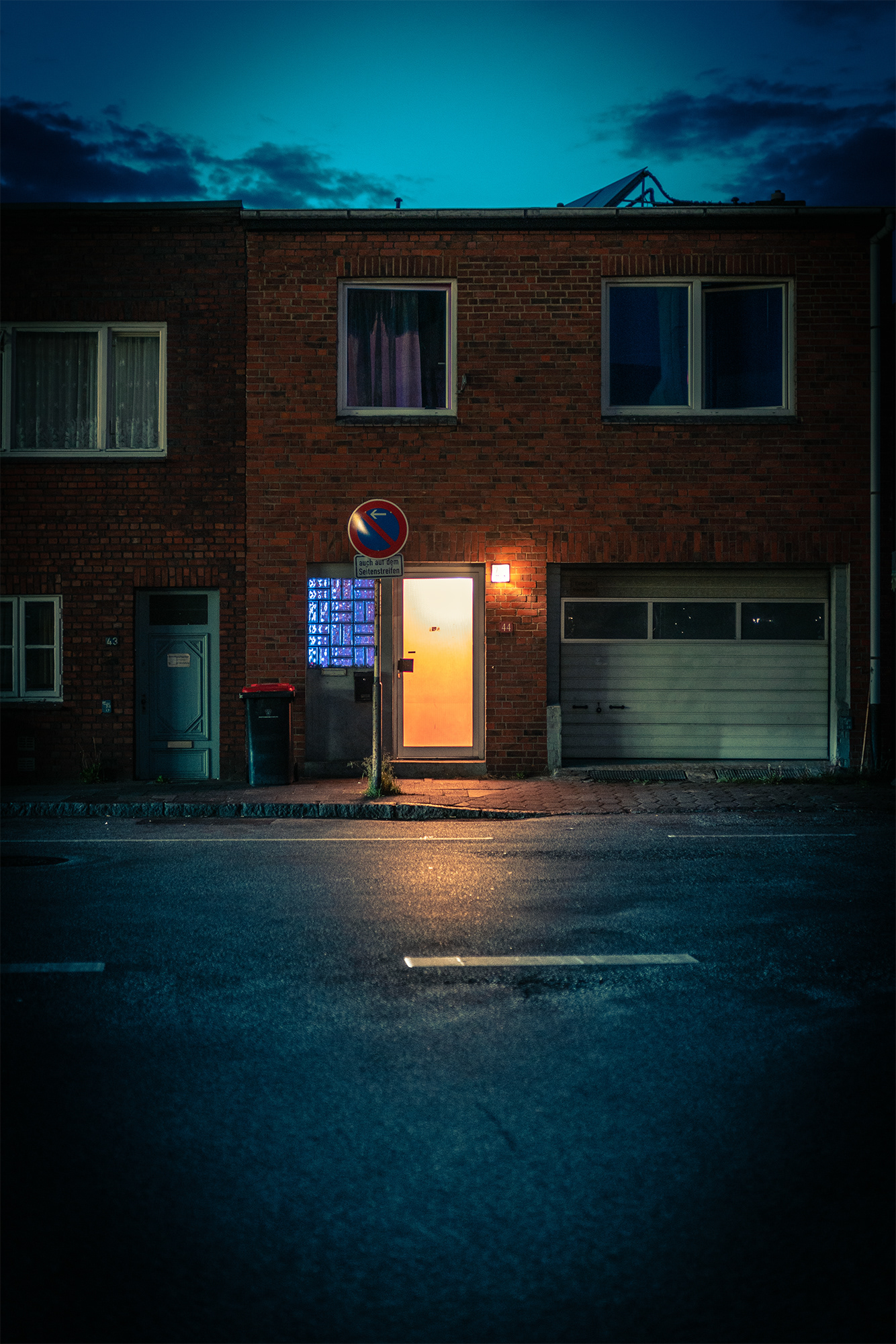 After Hours-蓝色小屋---酷图编号4