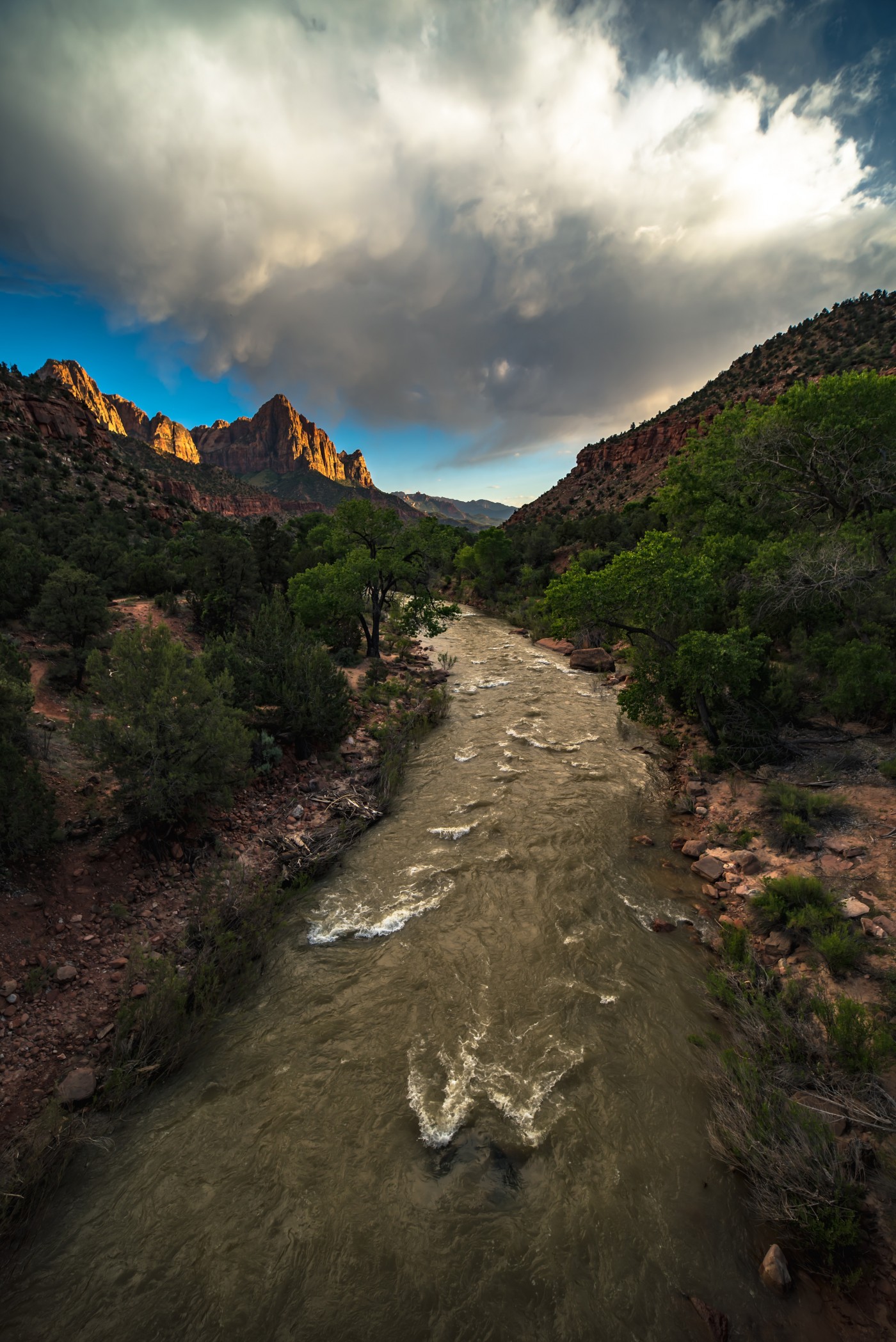 流淌的山河图片