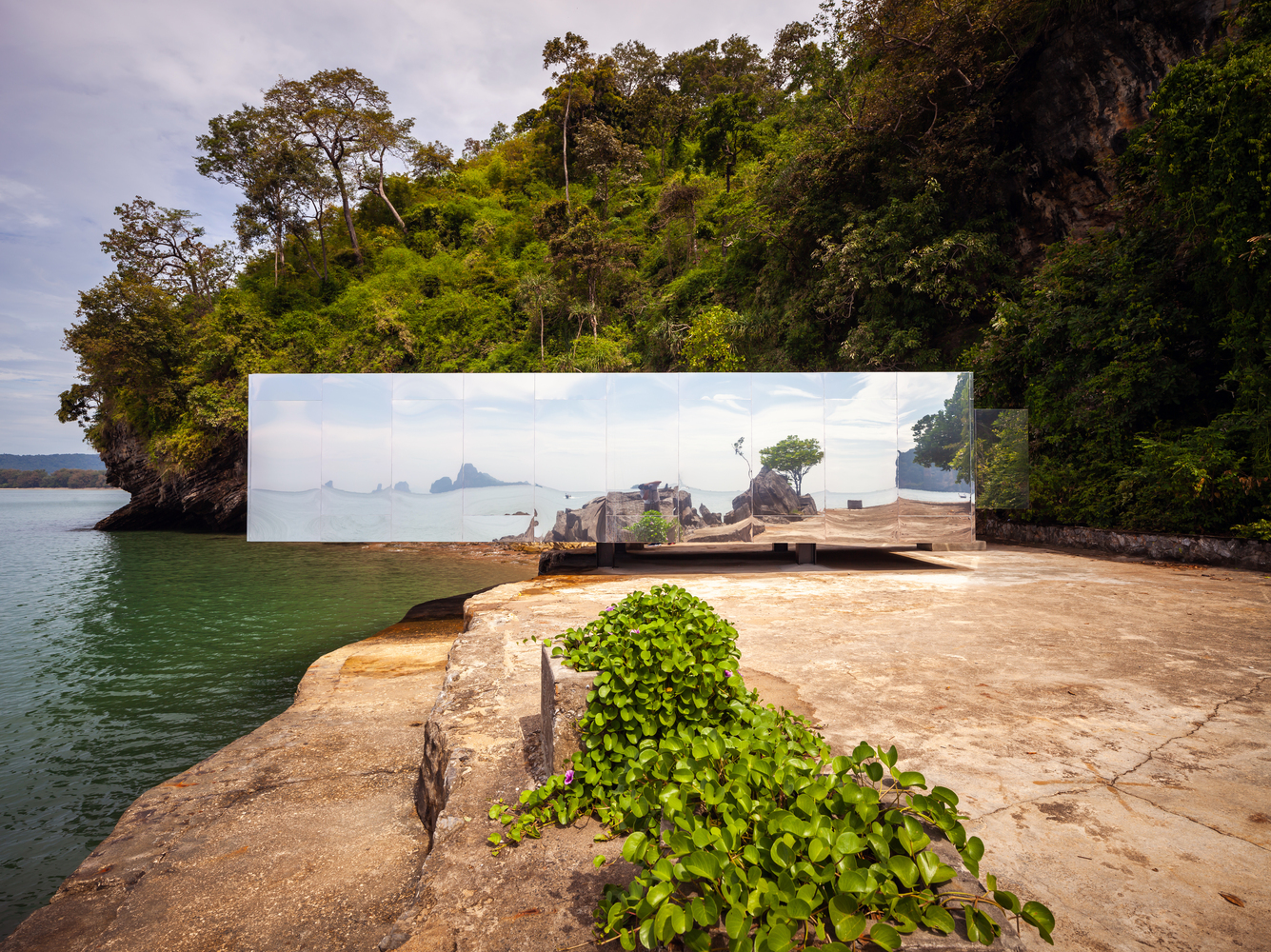 真实与虚幻的哲学-泰国镜面屋---酷图编号1276577