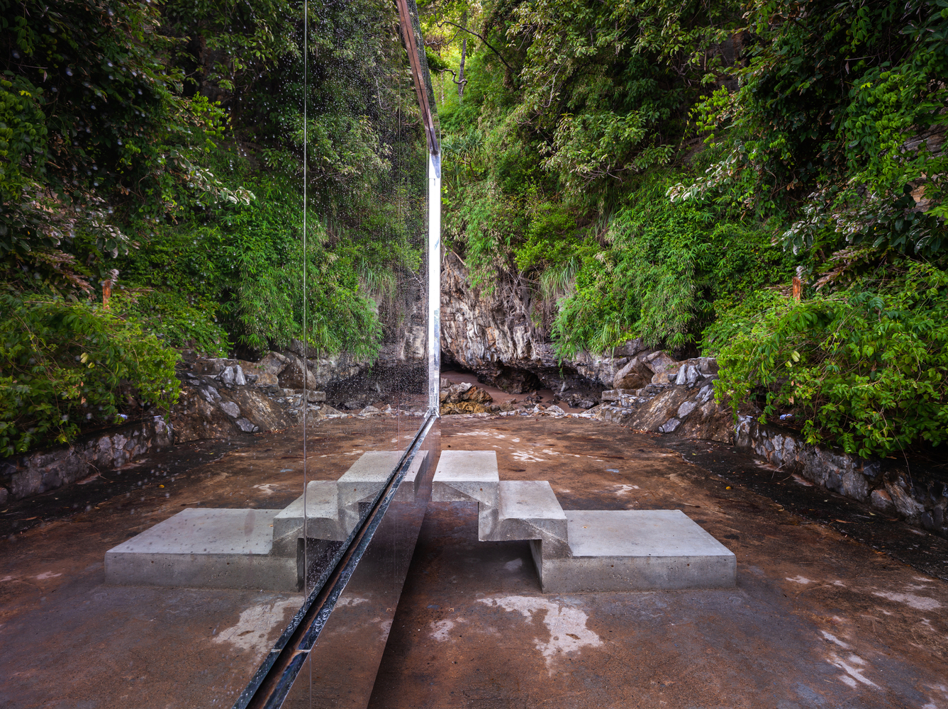 真实与虚幻的哲学-泰国镜面屋---酷图编号1276586