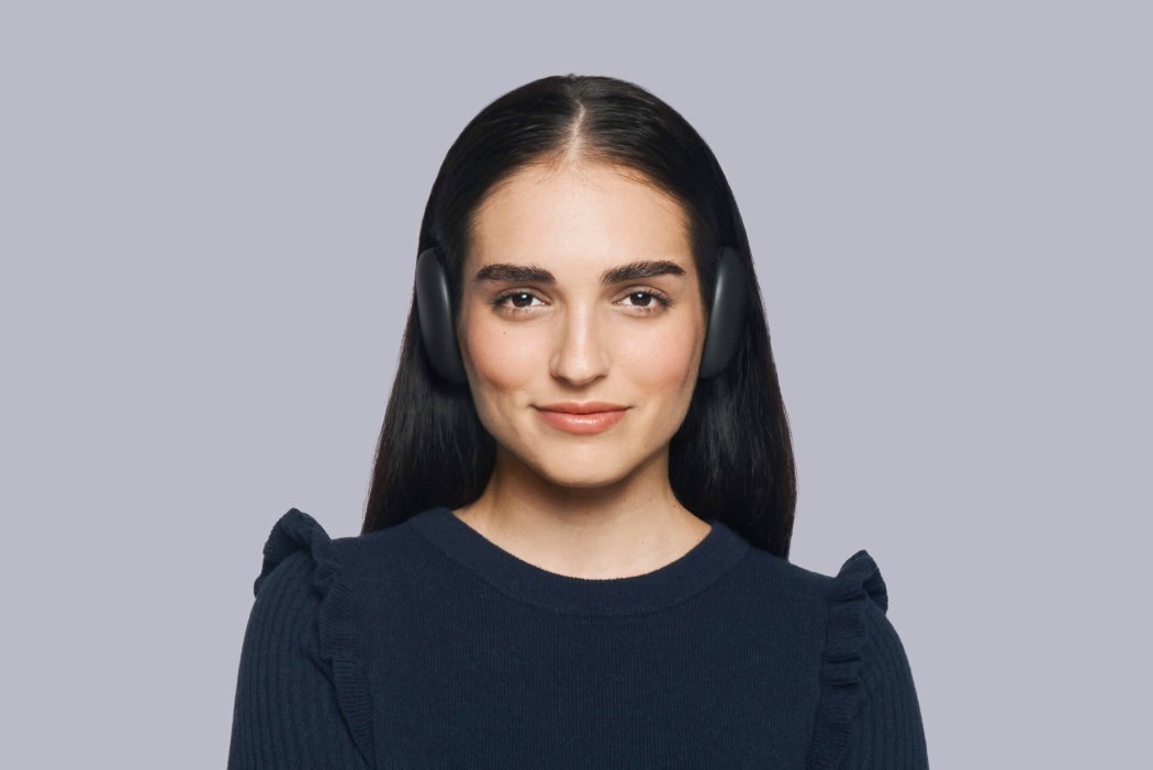 世界上第一款真正的无线耳罩式耳机看起来比2016年的Airpods更加怪异---酷图编号1284364