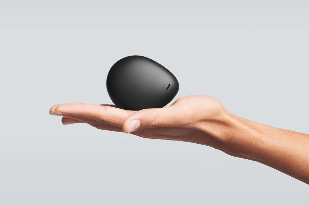 世界上第一款真正的无线耳罩式耳机看起来比2016年的Airpods更加怪异---酷图编号1284365