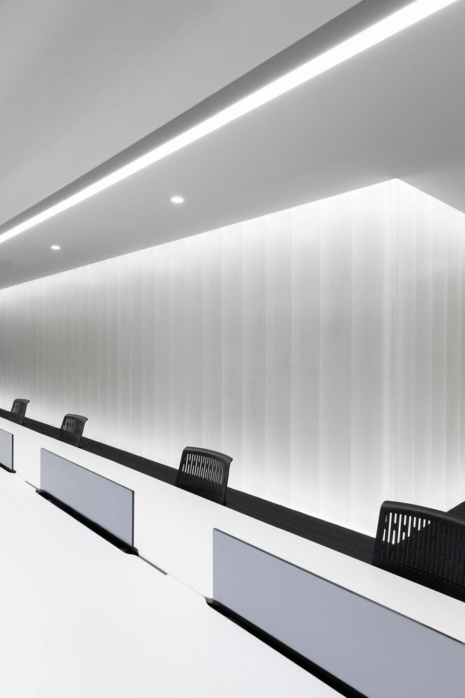 经典时尚的黑白灰空间设计-广州高德置地广场办公室---酷图编号14