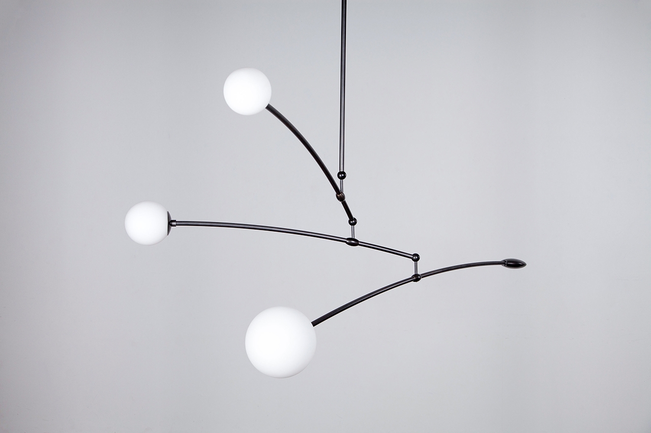 专为互动而设计的Orbit系列吊灯封面大图