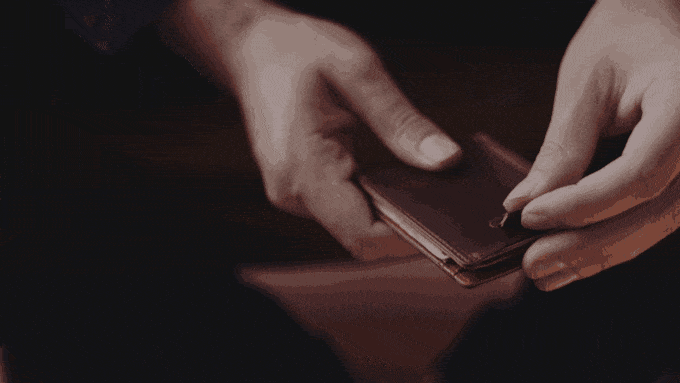 SERMAN BRANDS的钱包采用皮革精制而成,保留了钱包的传统魅力。采用最优质的全粒面牛皮制成,钱包不仅美观,而且由于全粒面皮革的固有韧性,因此也显着更耐用