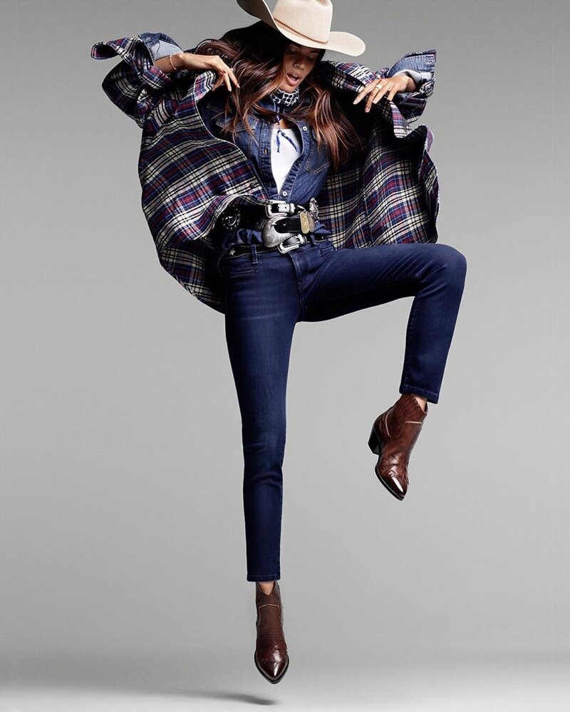 莎拉·桑帕约-2019秋冬牛仔布秋装-ELLE意大利---酷图编号1