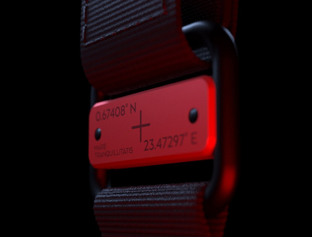 腕表的主体由一块不锈钢制成,并在底部配有特殊的陶瓷铭牌,向美国宇航局从事登月任务的所有人致敬