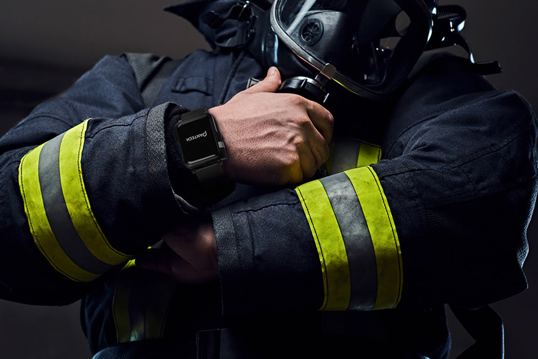 配备热像仪可帮助消防员更快搜索和救援的的智能手表---酷图编号6
