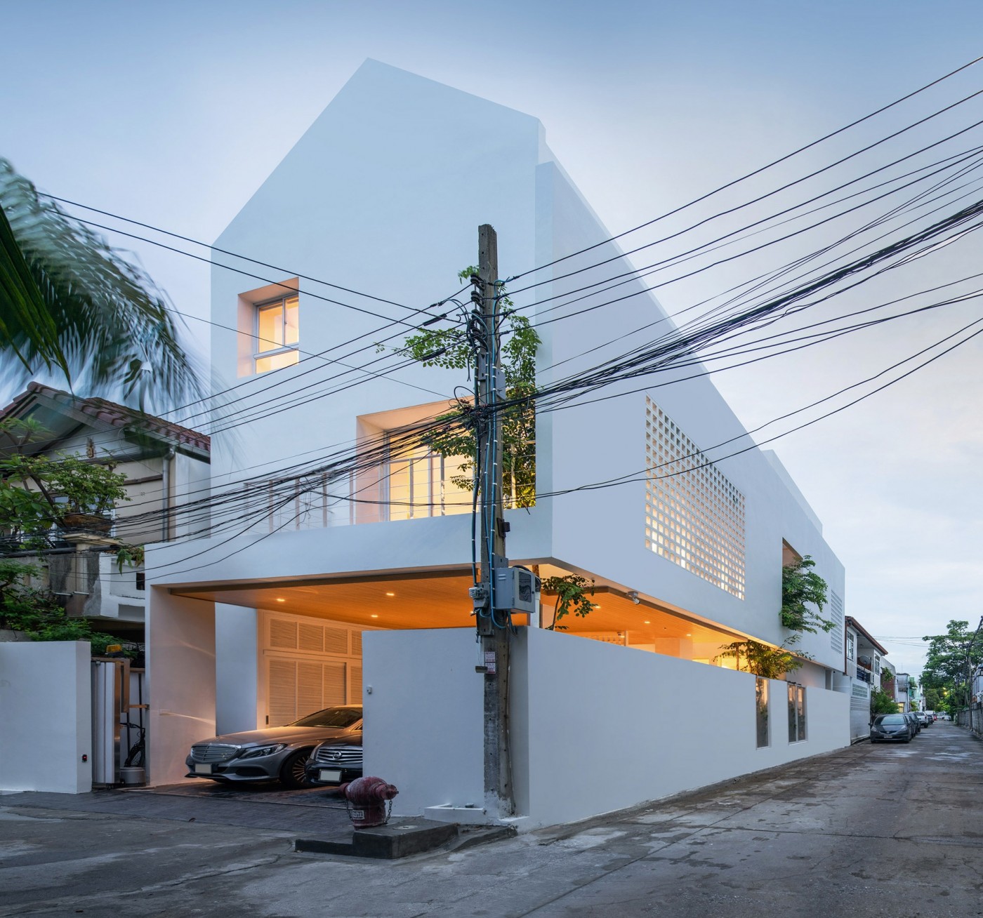 ARI HOUSE伊利大厦封面大图