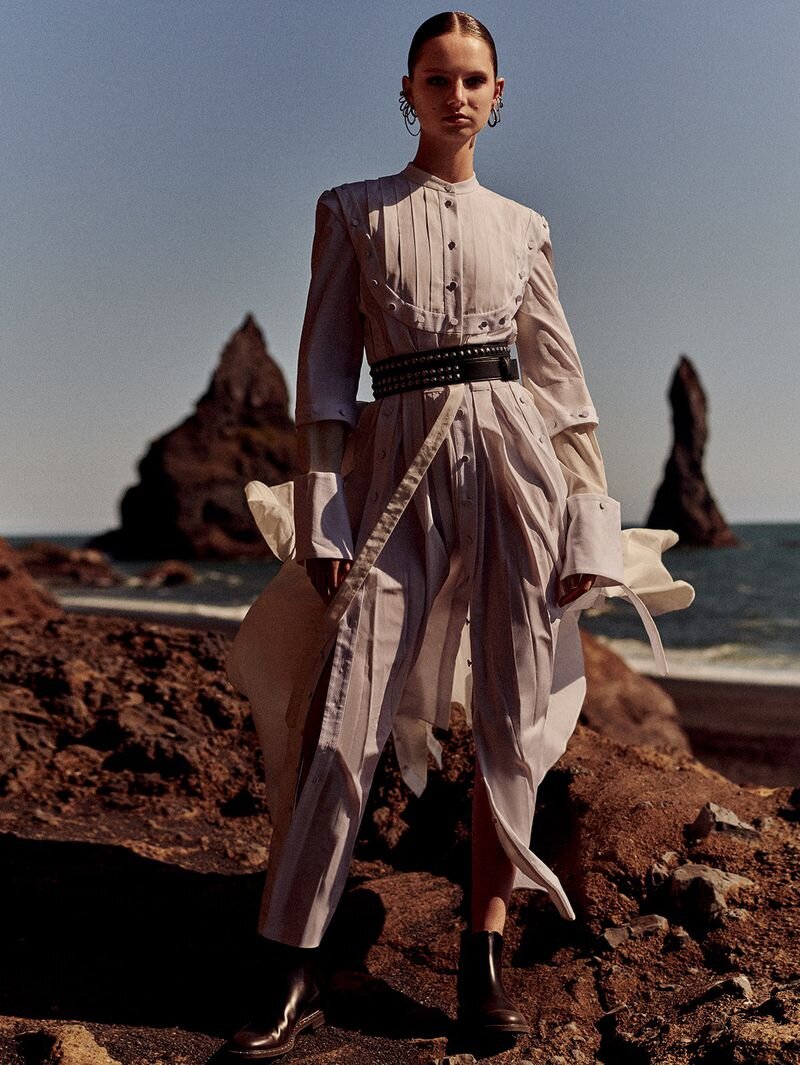 吉赛尔·诺曼-冬天的白色阴影-Vogue杂志日本版---酷图编号6