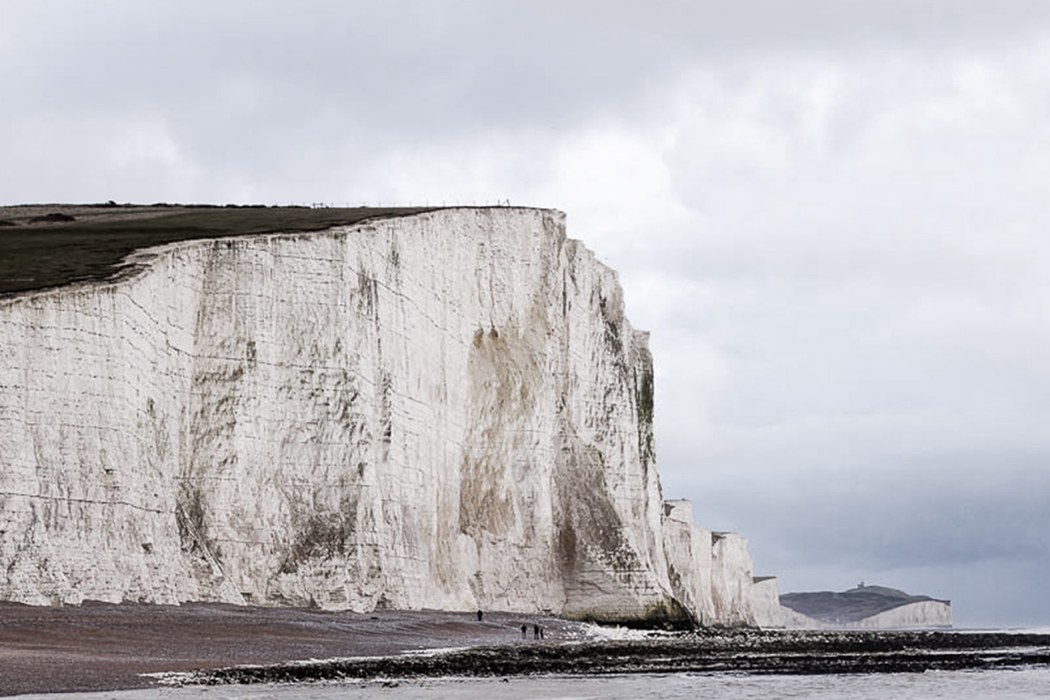 灵感来自于悬崖带充电装置的文具盒---酷图编号1292079