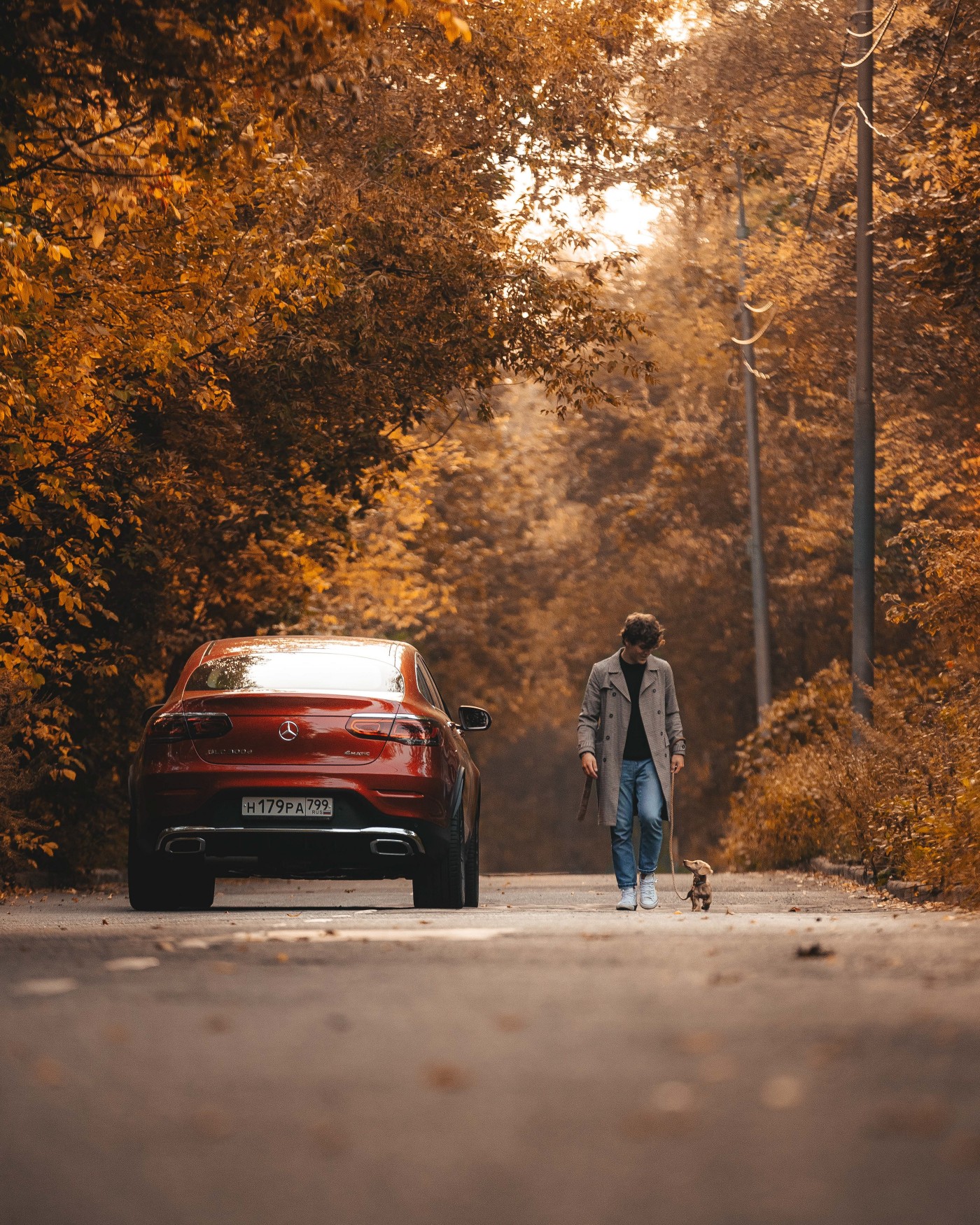 梅赛德斯-奔驰红色GLC Coupe 300d汽车图片