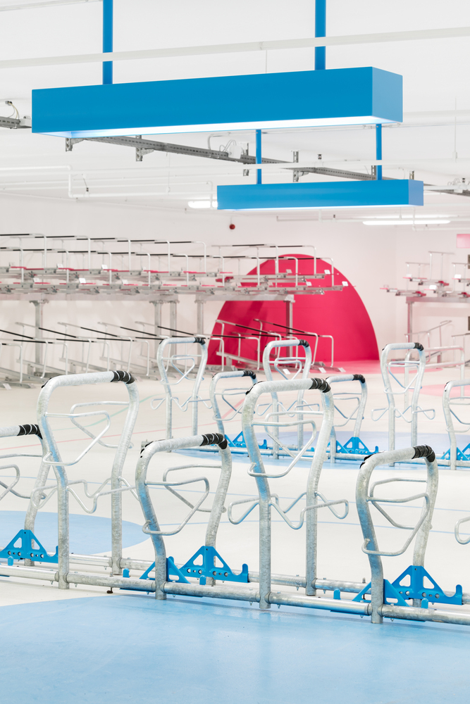 德国卡尔斯鲁厄1440平米的五彩自行车停放站---酷图编号1293031