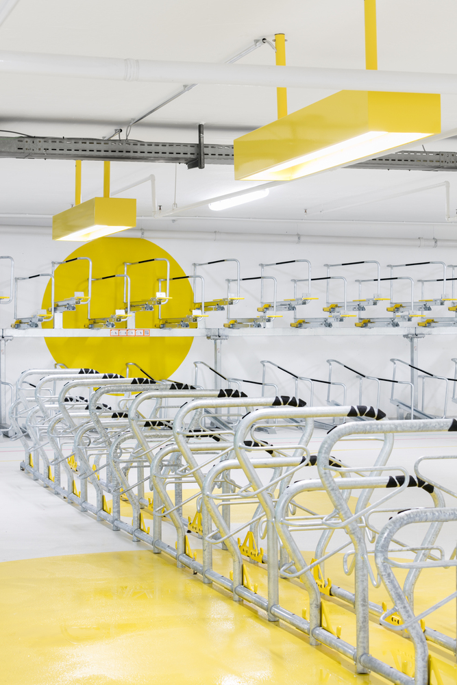 德国卡尔斯鲁厄1440平米的五彩自行车停放站---酷图编号1293036