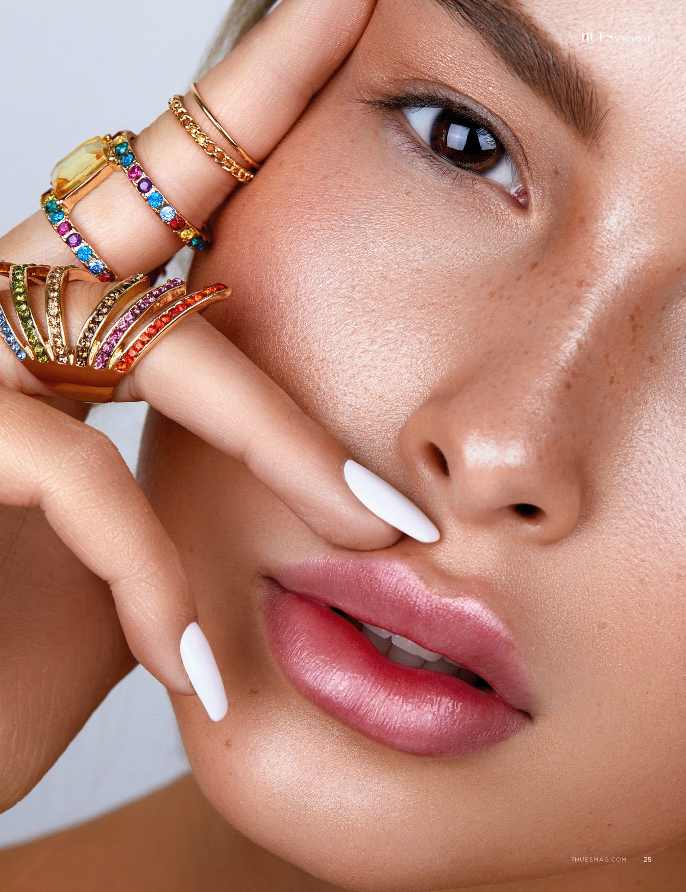 PURE ELEGANCE纯净优雅的珠宝首饰人像封面大图