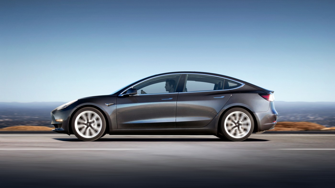 2020款蓝色特斯拉MODEL 3电动汽车图片