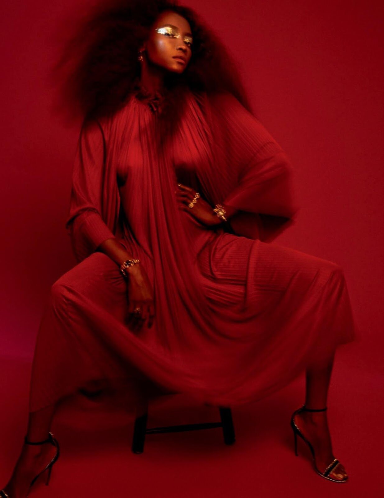 阿列克西·卢博米尔斯基(Alexi Lubomirski)为西班牙《 Vogue》杂志拍摄度假华丽礼服---酷图编号1298531