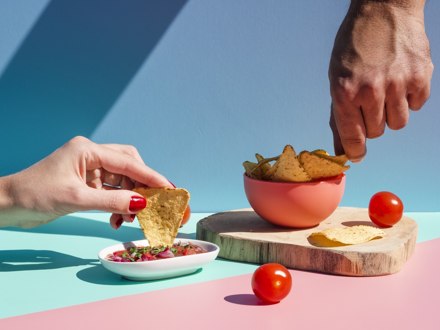 丰盛的西红柿手抓饼图片