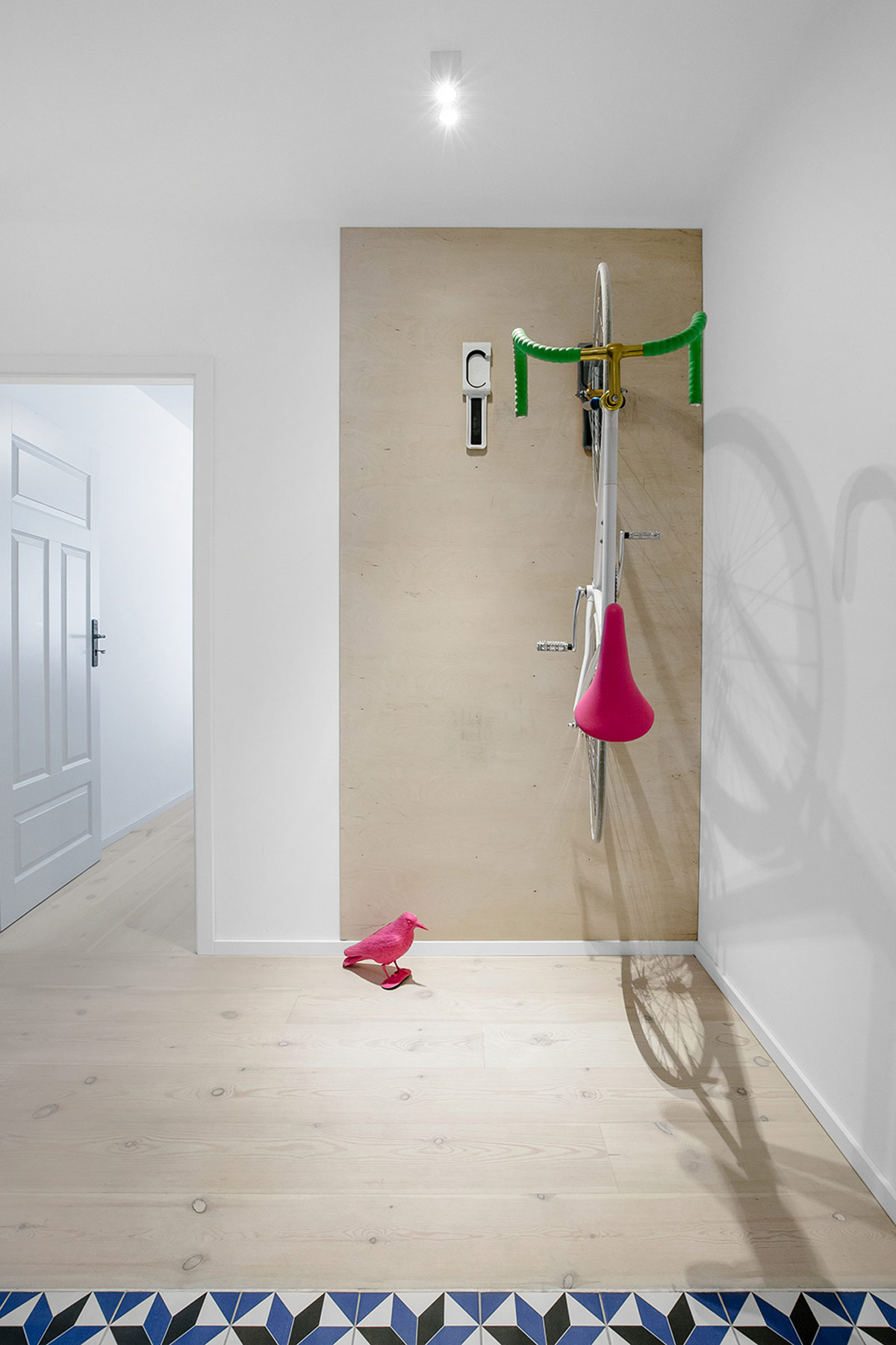 带有世纪中期现代主义风格的明亮公寓---酷图编号34