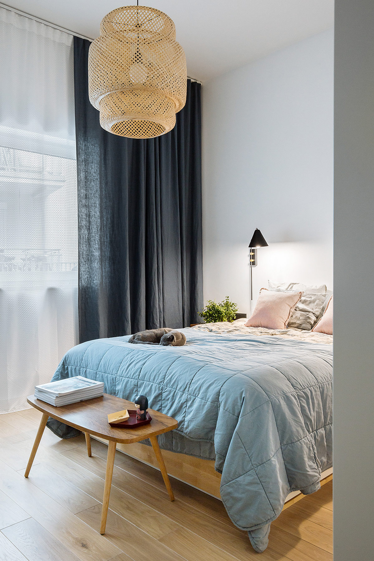 带有世纪中期现代主义风格的明亮公寓---酷图编号17