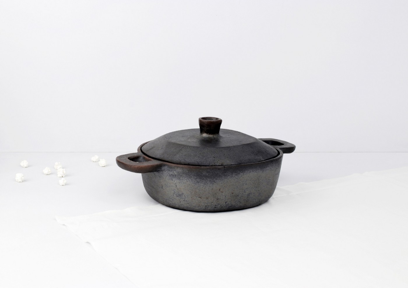 手工制作的Tiipoi陶瓷封面大图