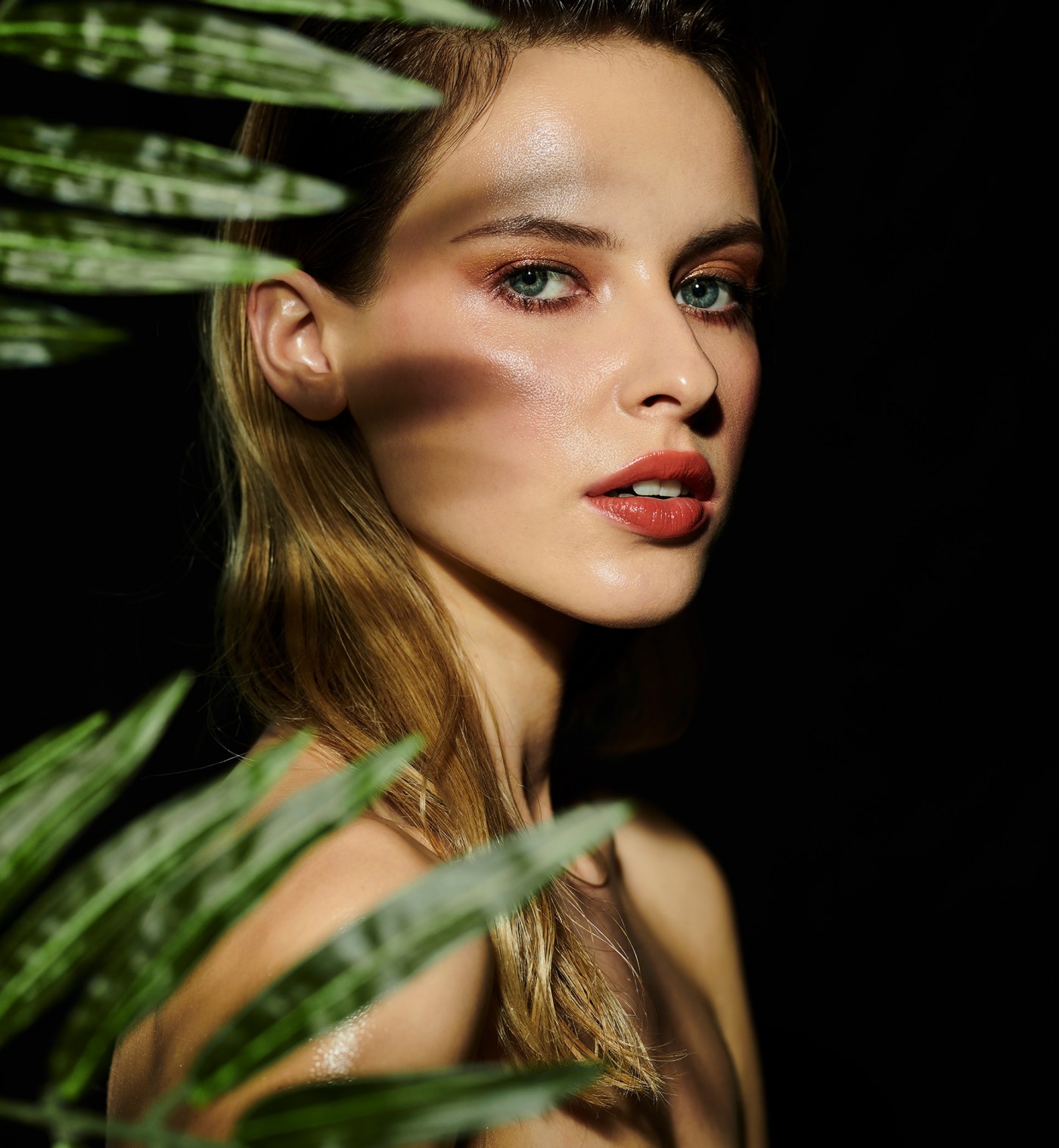 Jungle-美丽妆容封面大图