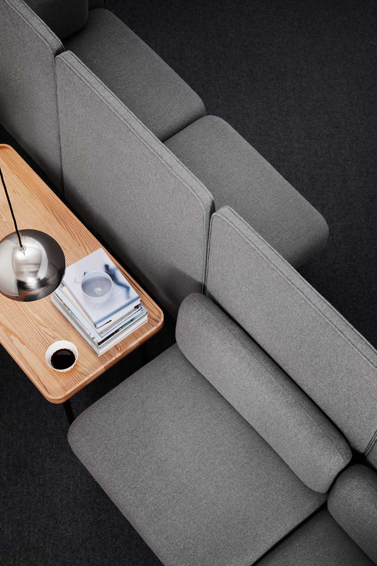 提供空间划分和声音吸收的TUNE系列沙发---酷图编号2