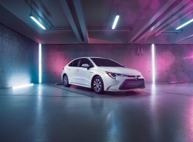 Toyota Corolla-充满色彩的简约未来派