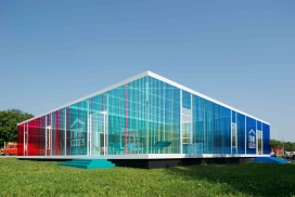俄罗斯莫斯科400平米彩虹色的音乐节临时展馆建筑