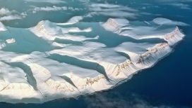 高清晰白色冰川岛壁纸