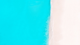 高清晰唯美蓝色海滩与细沙壁纸