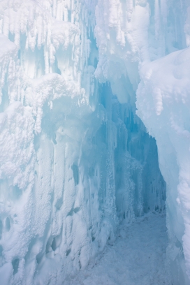 高清晰蓝色冰川雪山壁纸