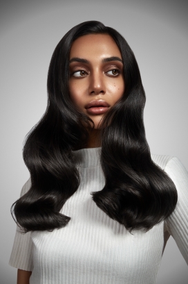 高清晰波浪形黑发黑女人壁纸